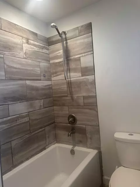Bath - 116 Mcfall St, Benton, IL 62812 photo 3 of 6