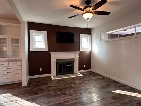 Living - 116 Mcfall St, Benton, IL 62812 photo 1 of 4