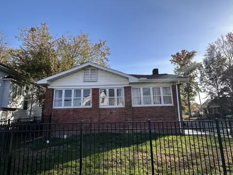 Exterior - 116 Mcfall St, Benton, IL 62812 photo 4 of 7