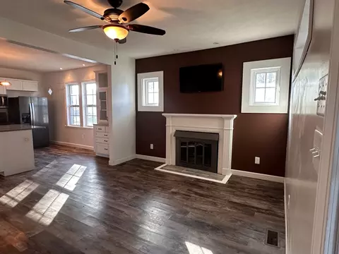 Living - 116 Mcfall St, Benton, IL 62812 photo 3 of 4