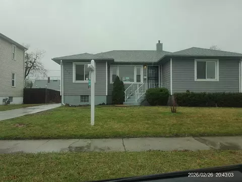 650 Greenbay Ave, Calumet City, IL 60409