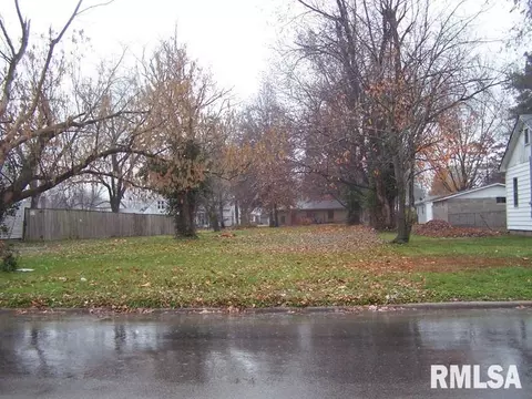 903 Hendrickson St, Marion, IL 62959