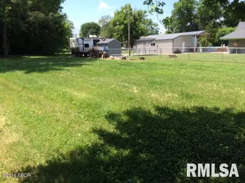 603 N Victor St, Christopher, IL 62822 photo 12