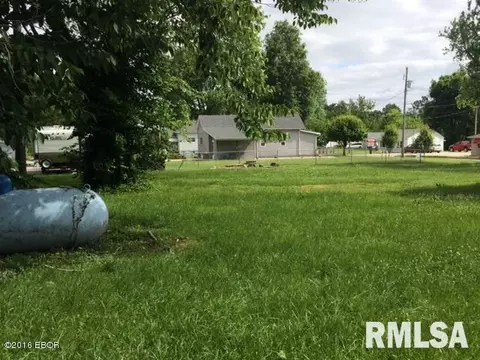 603 N Victor St, Christopher, IL 62822 photo 3