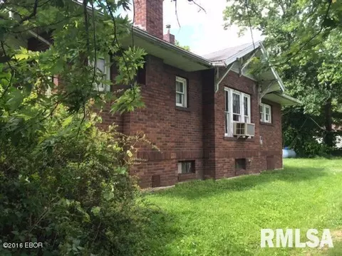 603 N Victor St, Christopher, IL 62822 photo 2
