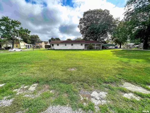 302 E 2nd St, Flora, IL 62839 photo 8