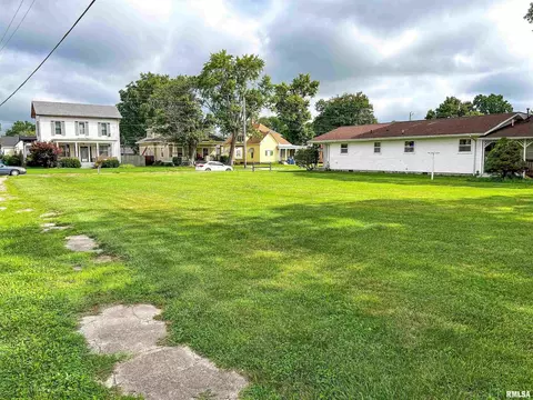 302 E 2nd St, Flora, IL 62839 photo 7