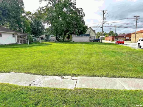302 E 2nd St, Flora, IL 62839 photo 2