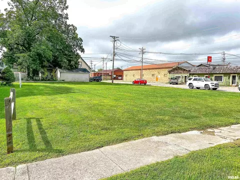 302 E 2nd St, Flora, IL 62839 photo 3