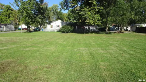 905 E North Ave, Flora, IL 62839 photo 3