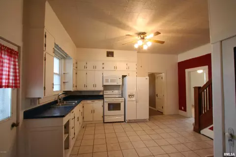 410 1st St, Carmi, IL 62821 photo 8