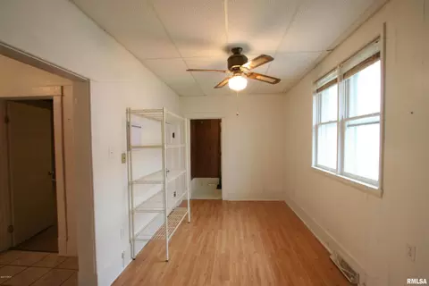 410 1st St, Carmi, IL 62821 photo 11