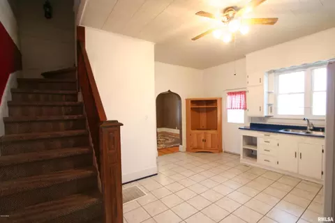 410 1st St, Carmi, IL 62821 photo 9
