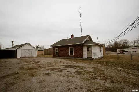 1302 Oak St, Carmi, IL 62821 photo 2