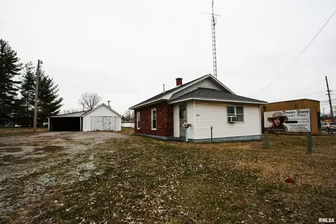 1302 Oak St, Carmi, IL 62821 photo 1