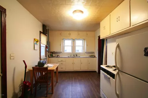1302 Oak St, Carmi, IL 62821 photo 6