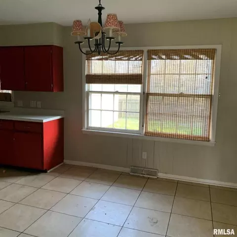 411 William Dr, Carmi, IL 62821 photo 5