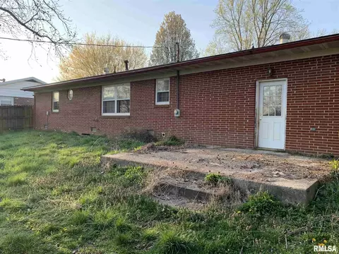 411 William Dr, Carmi, IL 62821 photo 2