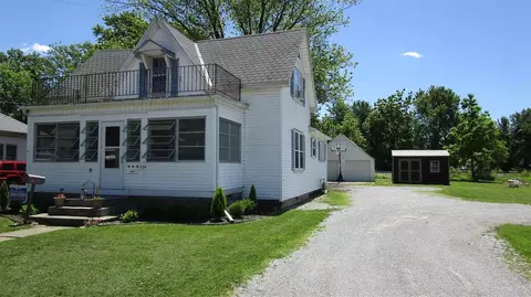 554 E North Ave, Flora, IL 62839 photo 1