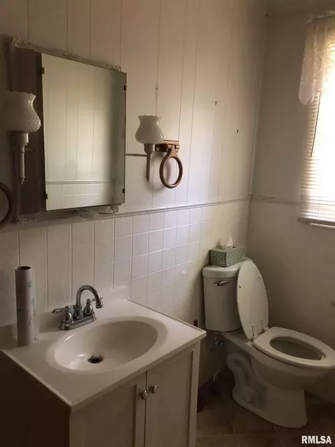 702 N Beech St, Centralia, IL 62801 photo 2