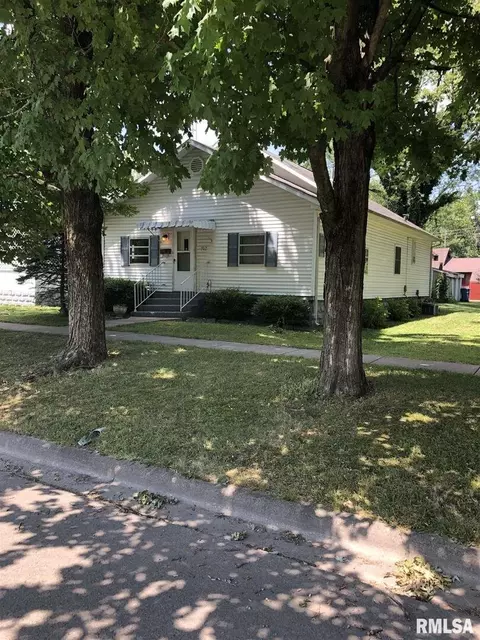 702 N Beech St, Centralia, IL 62801 photo 1