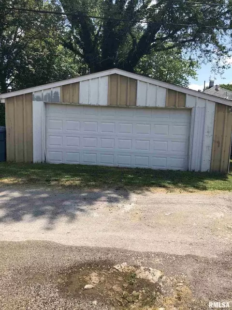 702 N Beech St, Centralia, IL 62801 photo 9