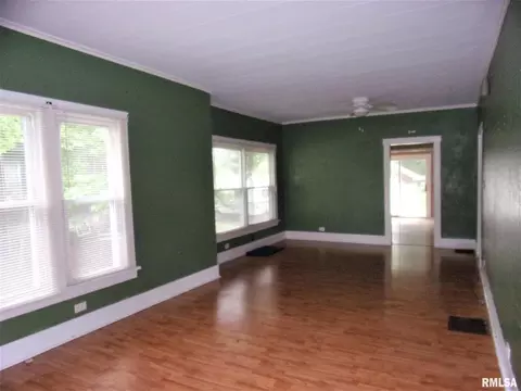 807 E Carter St, Marion, IL 62959 photo 2
