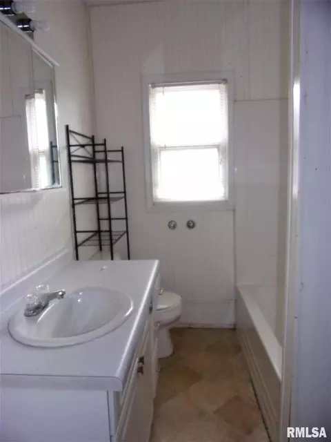 807 E Carter St, Marion, IL 62959 photo 8