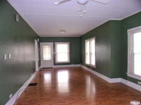 807 E Carter St, Marion, IL 62959 photo 3