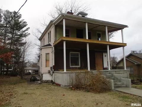 105 Mill St, Benton, IL 62812