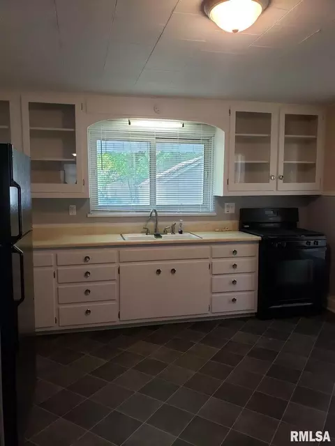 2025 Edith St, Murphysboro, IL 62966 photo 8