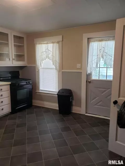 2025 Edith St, Murphysboro, IL 62966 photo 9