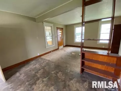 135 E Marvin St, Centralia, IL 62801 photo 2