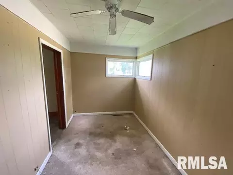 135 E Marvin St, Centralia, IL 62801 photo 9