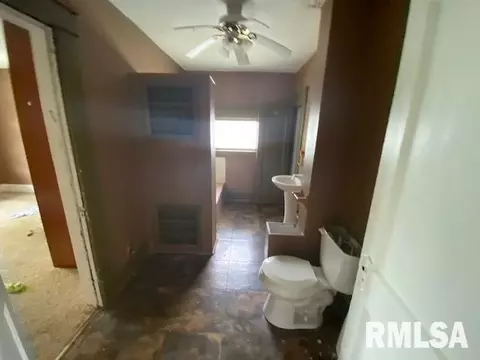 135 E Marvin St, Centralia, IL 62801 photo 13