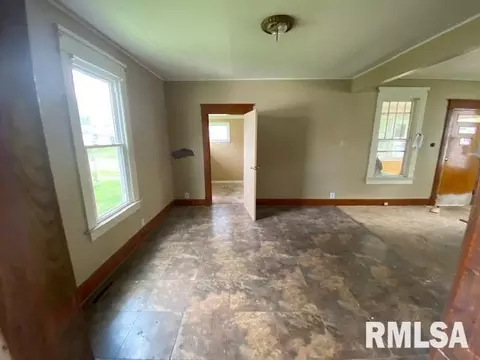 135 E Marvin St, Centralia, IL 62801 photo 3