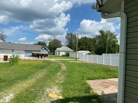 135 E Marvin St, Centralia, IL 62801 photo 6