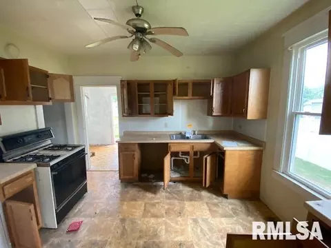 135 E Marvin St, Centralia, IL 62801 photo 14