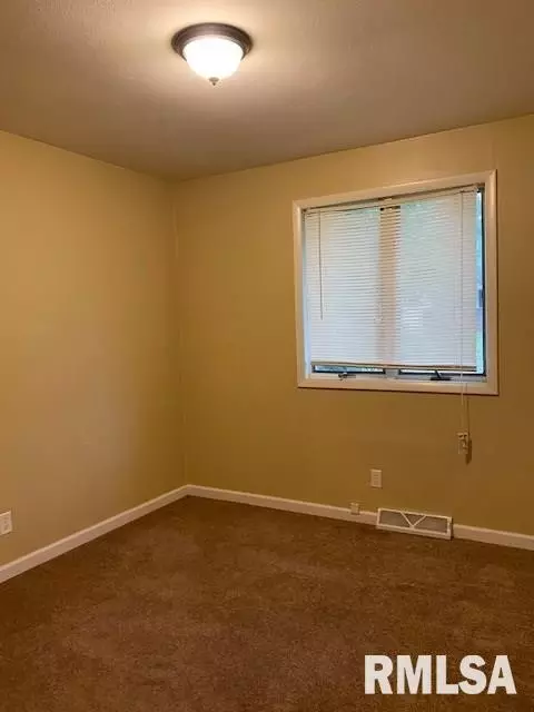 1208 N 8th St, Herrin, IL 62948 photo 7