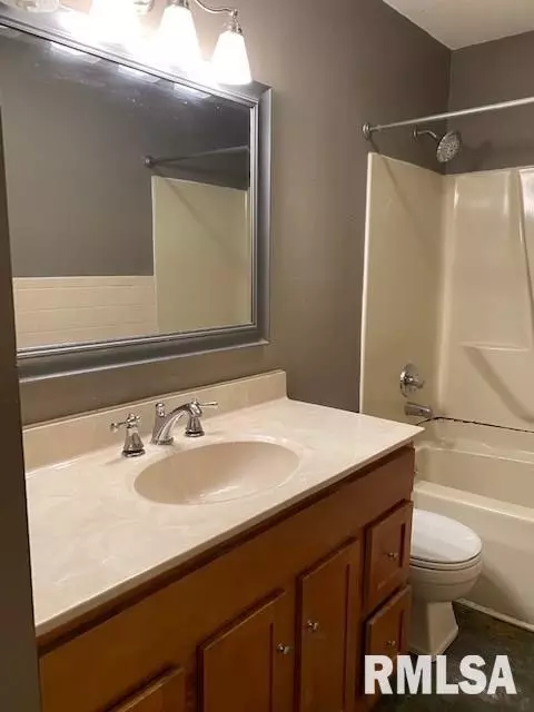 1208 N 8th St, Herrin, IL 62948 photo 9