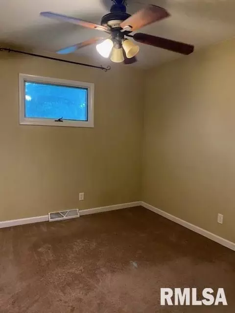 1208 N 8th St, Herrin, IL 62948 photo 5