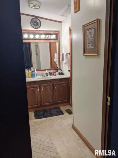 457 E D Ave, Radom, IL 62876 photo 16