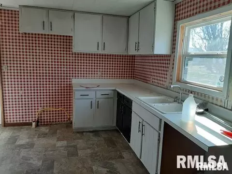 504 W Ray Ave, Christopher, IL 62822 photo 5