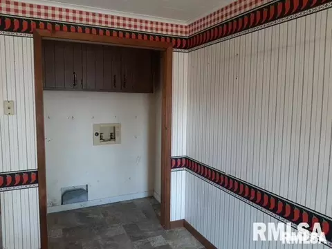 504 W Ray Ave, Christopher, IL 62822 photo 2