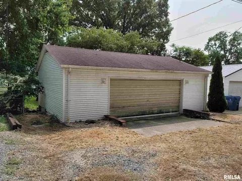 214 E 2nd St, Mount Carmel, IL 62863 photo 4