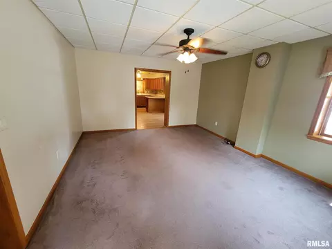 214 E 2nd St, Mount Carmel, IL 62863 photo 5