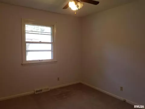 805 E Boyton St, Marion, IL 62959 photo 5