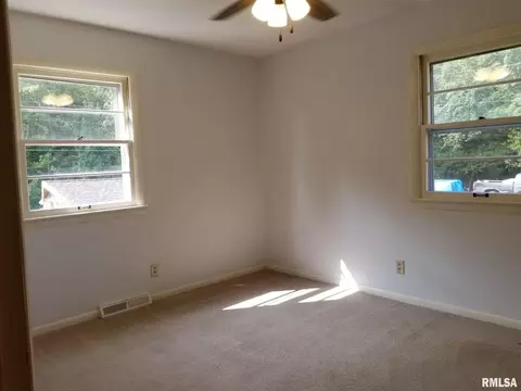 805 E Boyton St, Marion, IL 62959 photo 7