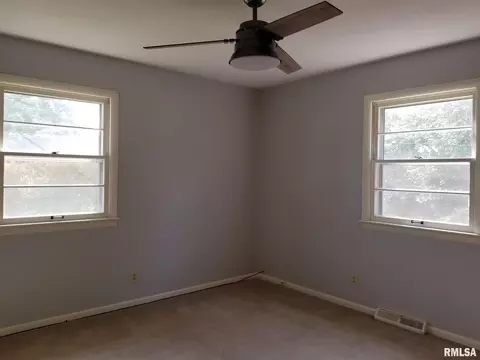 805 E Boyton St, Marion, IL 62959 photo 9