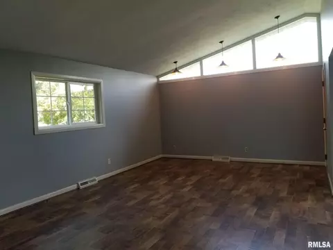 805 E Boyton St, Marion, IL 62959 photo 4